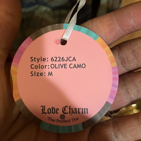 🤎💚Nwt awesome camo front pocket tee size medium - Picture 4 of 6